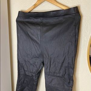 Maternity pants size M faux leather never worn